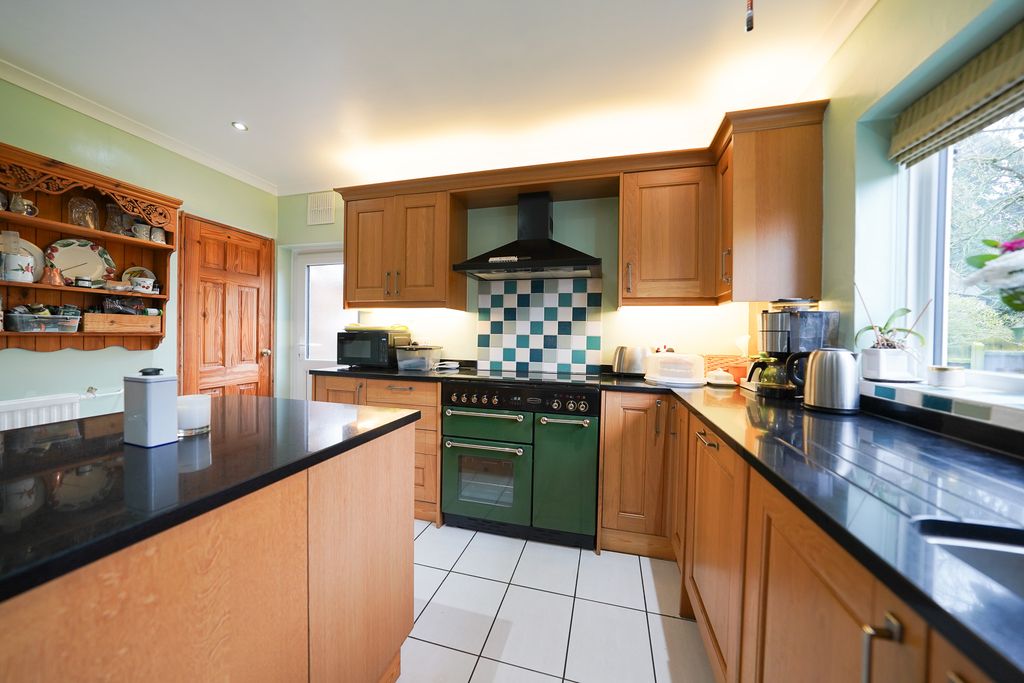 Property photo 3 of 25 Kitchen