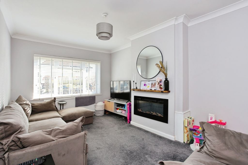 Property photo 2 of 17 Photo