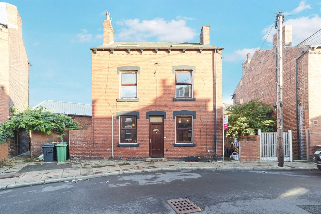 Property photo 1 of 17