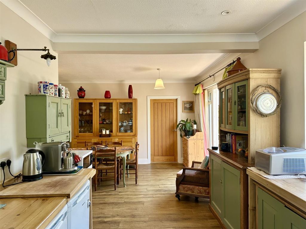 Property photo 3 of 28