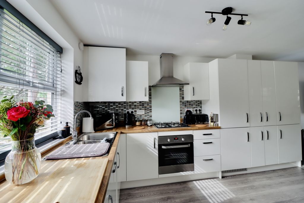 Property photo 3 of 12 Img_8821-Img_8823