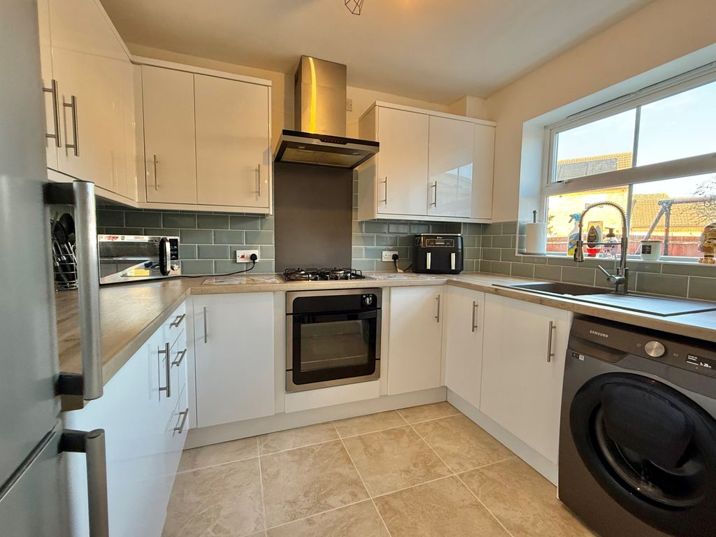 Property photo 2 of 11