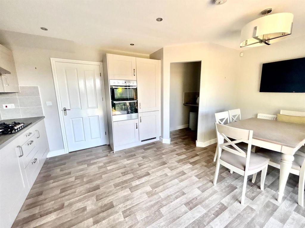 Property photo 3 of 19 Kitchen Diner