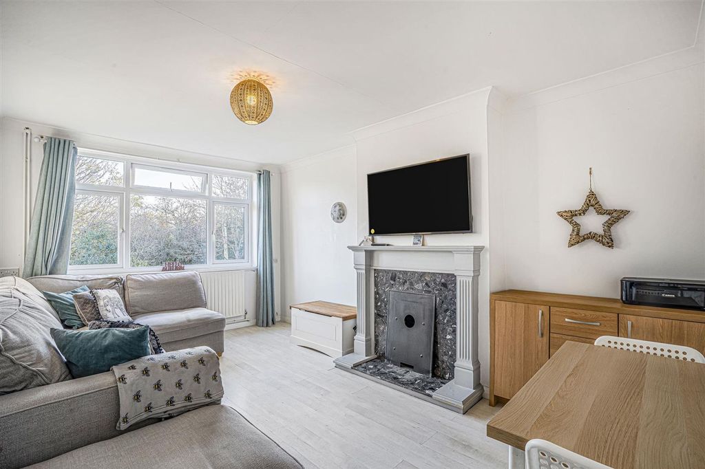 Property photo 2 of 11 Living Room