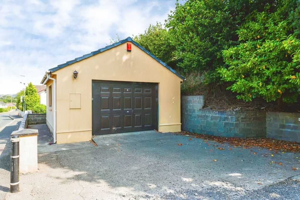 Property photo 2 of 28 Pbox-Img.Jpg