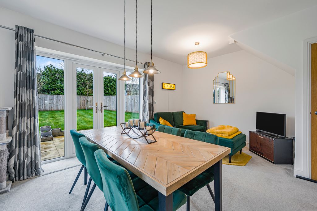 Property photo 3 of 29 Dining/Living Room