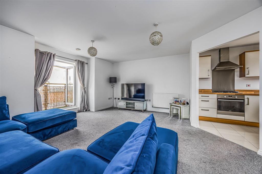 Property photo 1 of 16 4 Prunella Place, Tiller Road, Denmead-Small-Porti