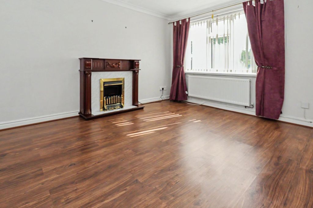 Property photo 3 of 27