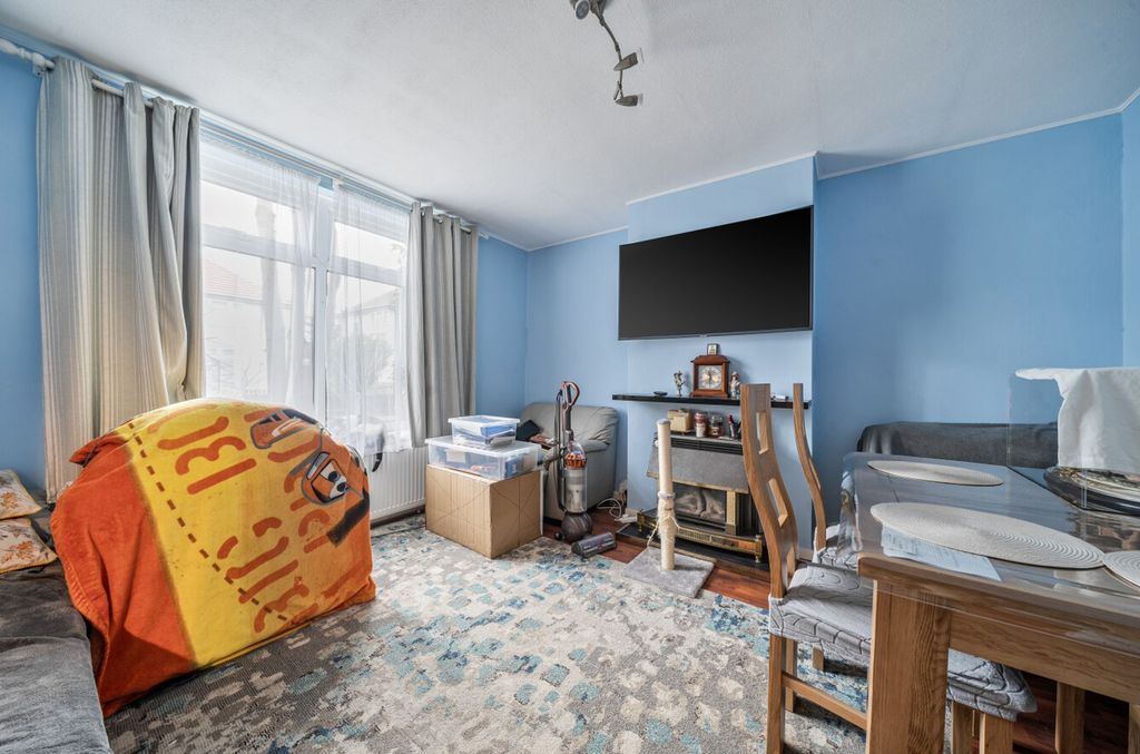 Property photo 3 of 8