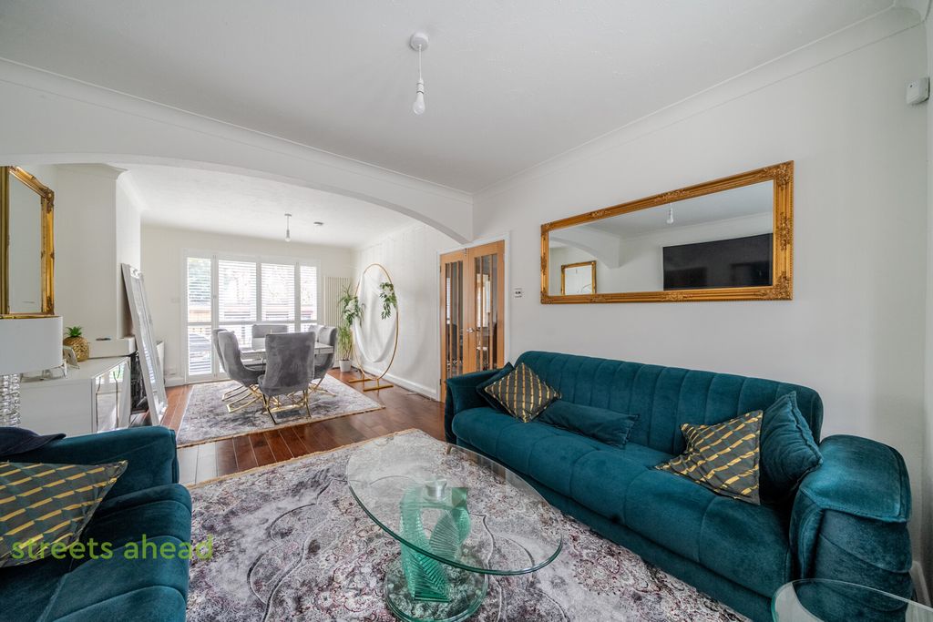 Property photo 2 of 20 15d57094-Dd72-411...