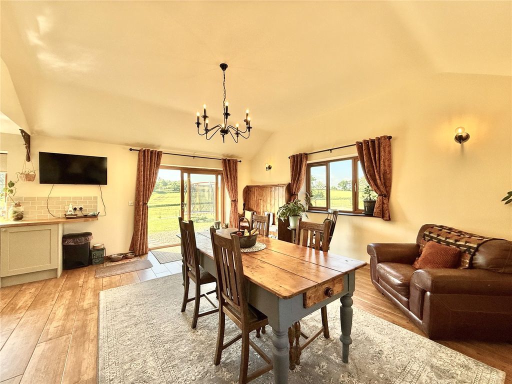 Property photo 2 of 49 Picture No. 12