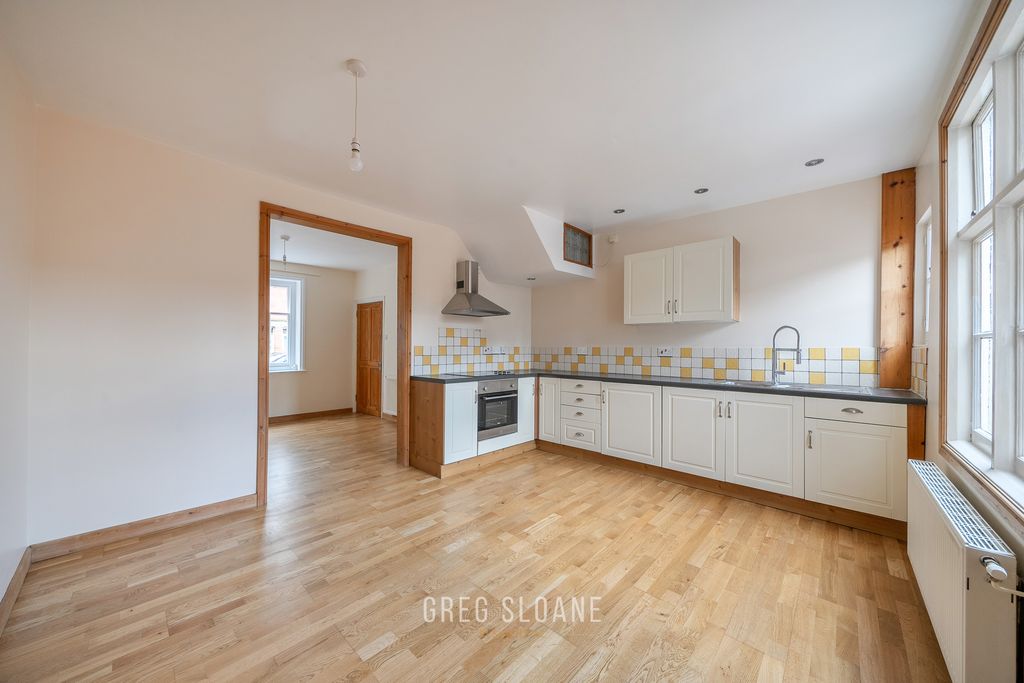 Property photo 2 of 20 1433266-10-69E6528ee0415