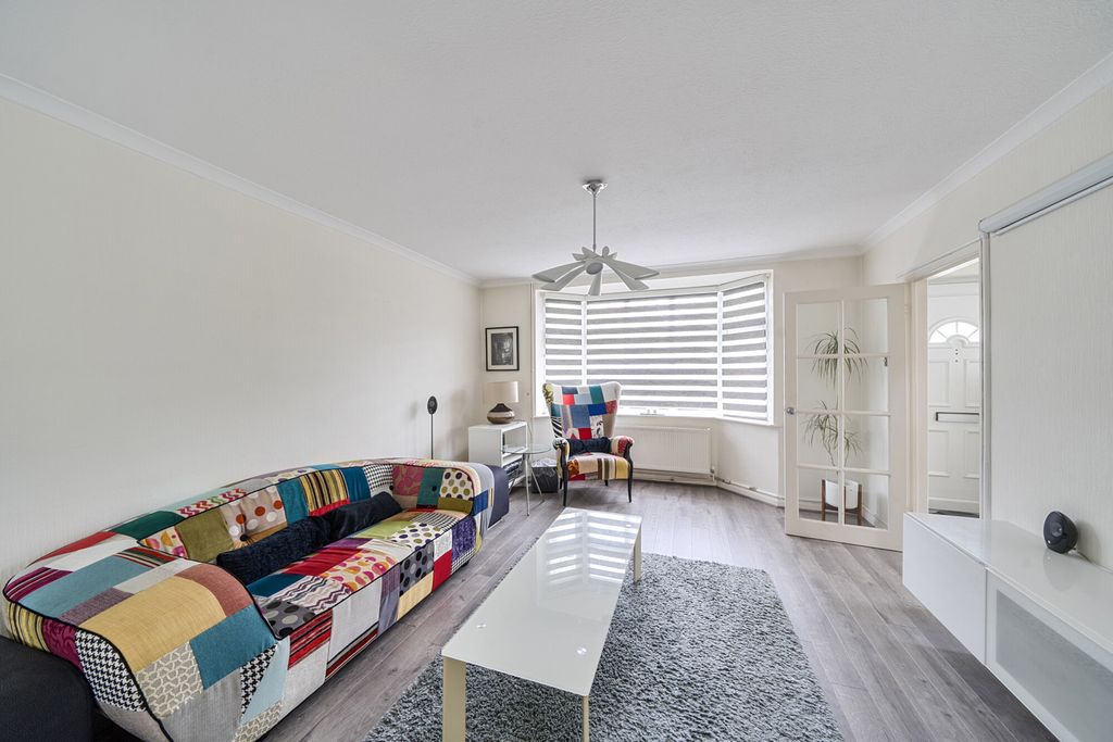 Property photo 2 of 20 1449276-19-69E640...