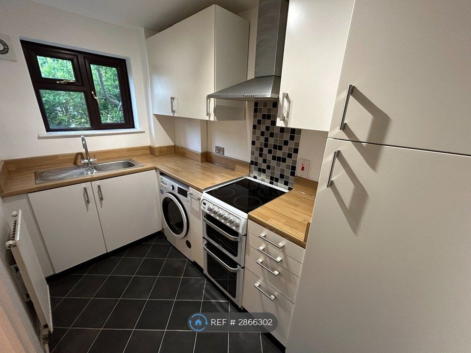 Property photo 2 of 7 Kitchen