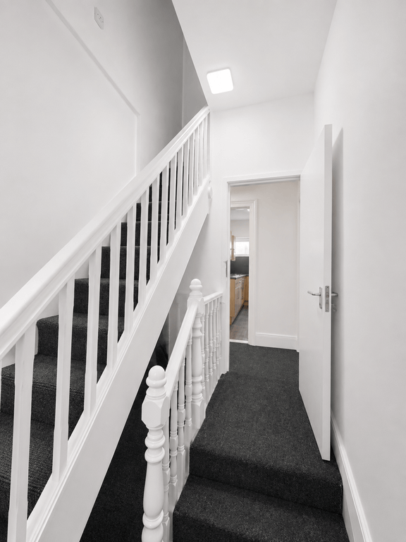 Property photo 2 of 8 04Dfd9E9-48E3-4d09-A5E9-A72Dbee1511A