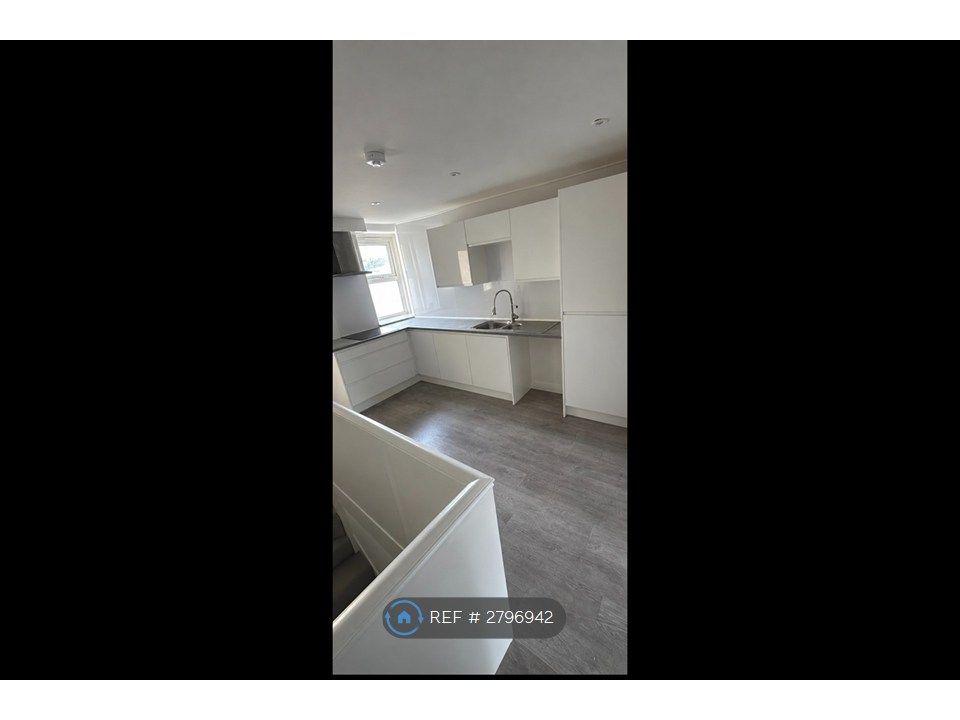 Property photo 2 of 11 Kitchen