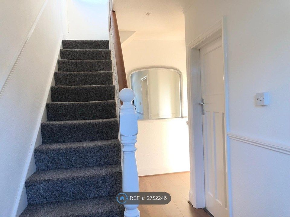 Property photo 3 of 25 Hall