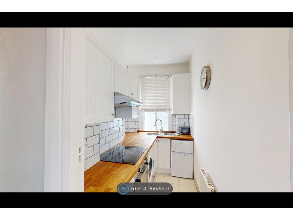 Property photo 3 of 6 Kitchen