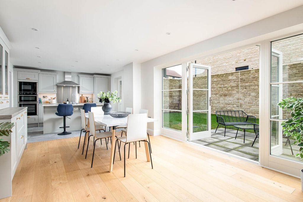 Property photo 3 of 21 Image