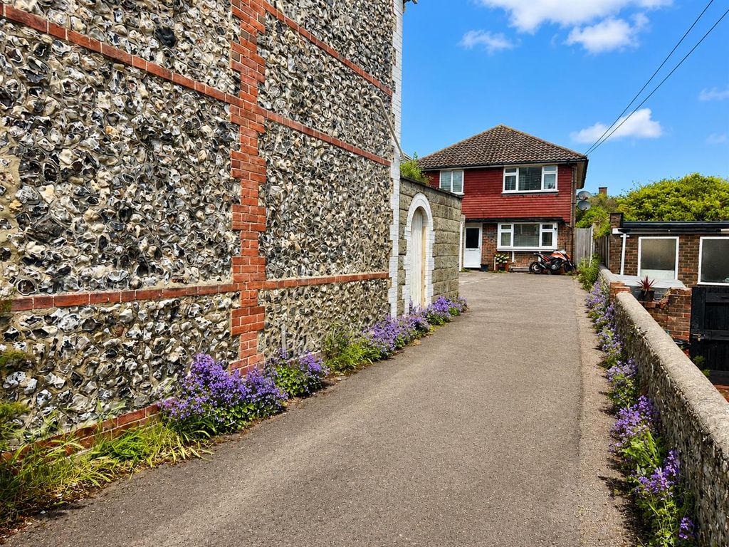 Property photo 1 of 12 63.Png
