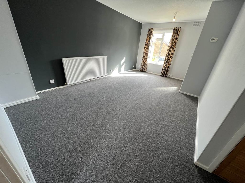 Property photo 2 of 11 Lounge