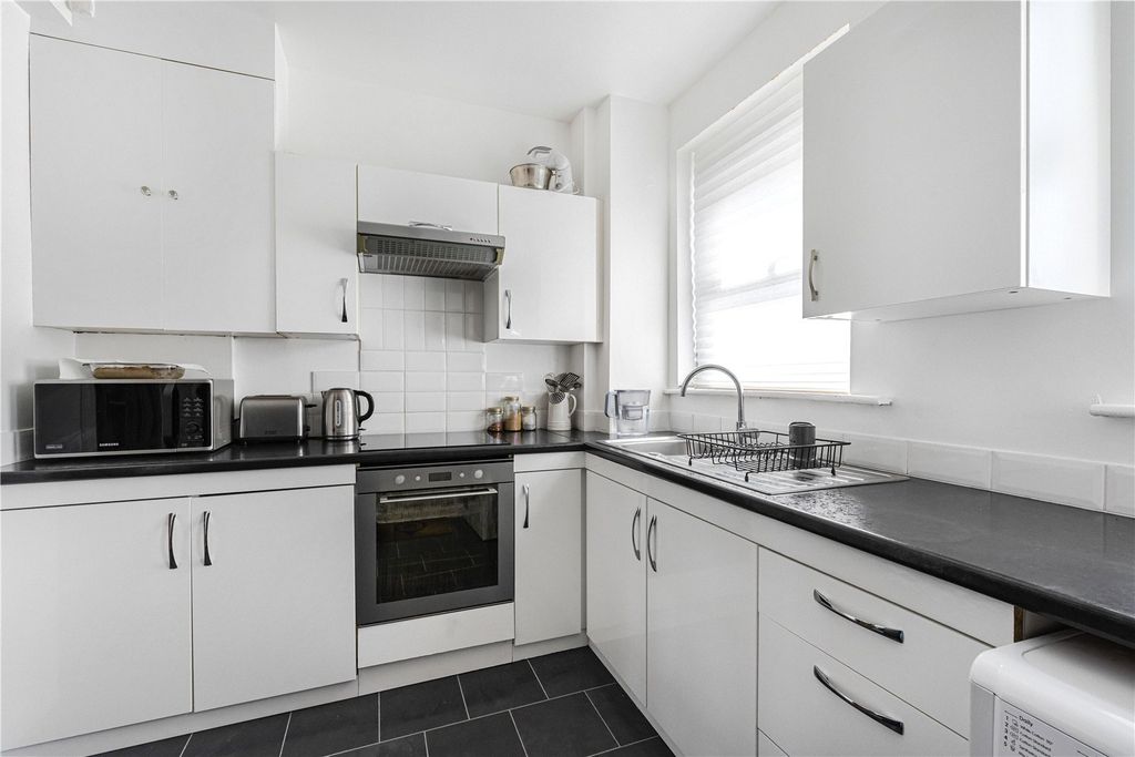 Property photo 3 of 14 Kitchen