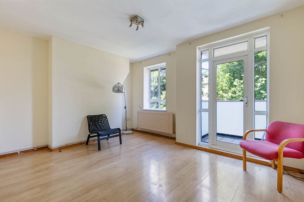 Property photo 2 of 13 12 Dashwood House, Se21 - 3