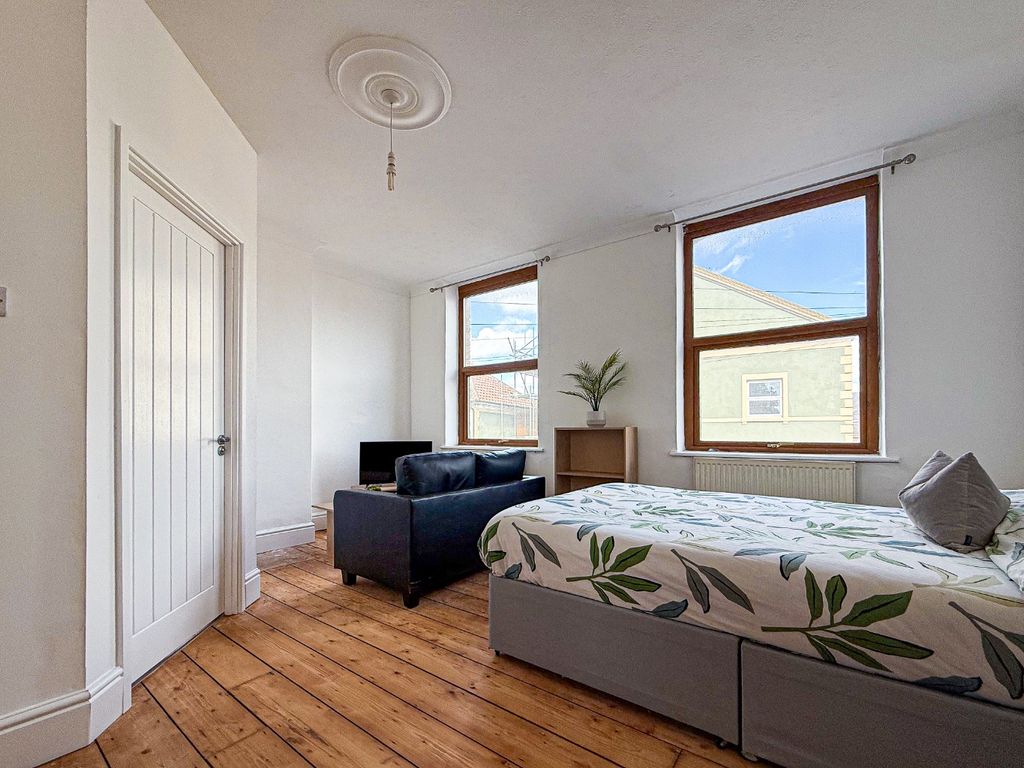 Property photo 1 of 8 4533140