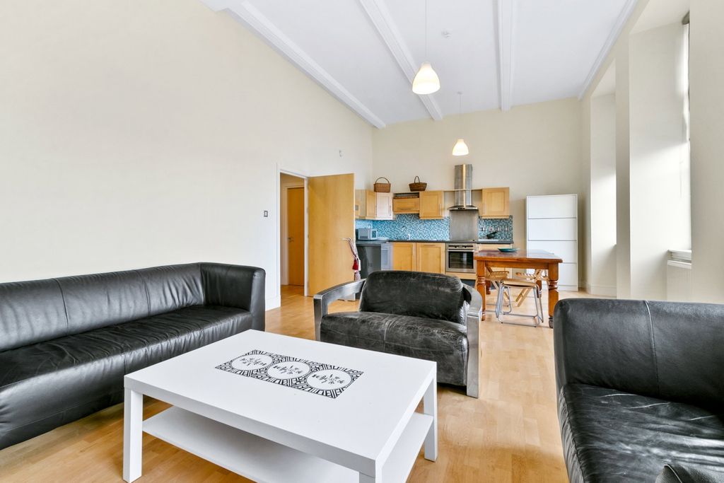 Property photo 2 of 20