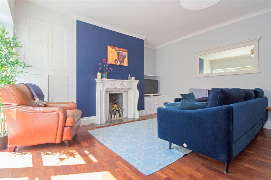 Property photo 2 of 12
