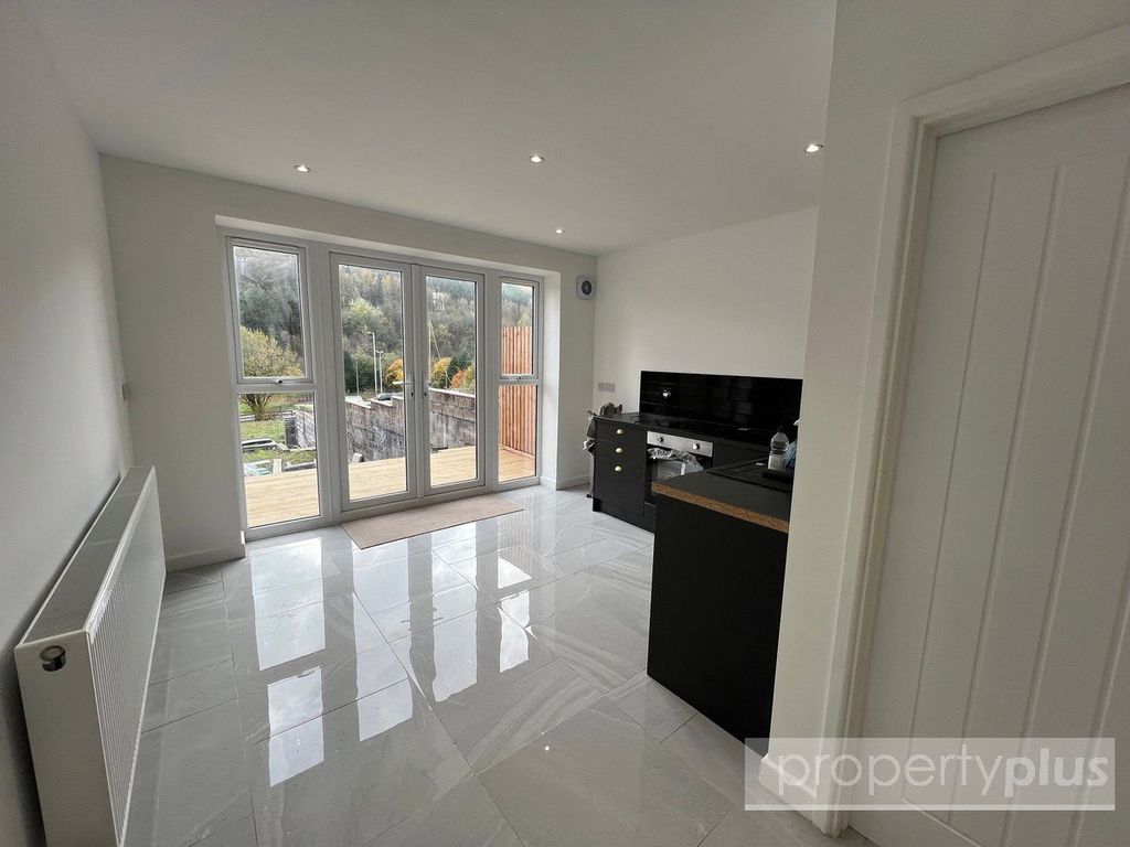 Property photo 1 of 14 Picture No. 10