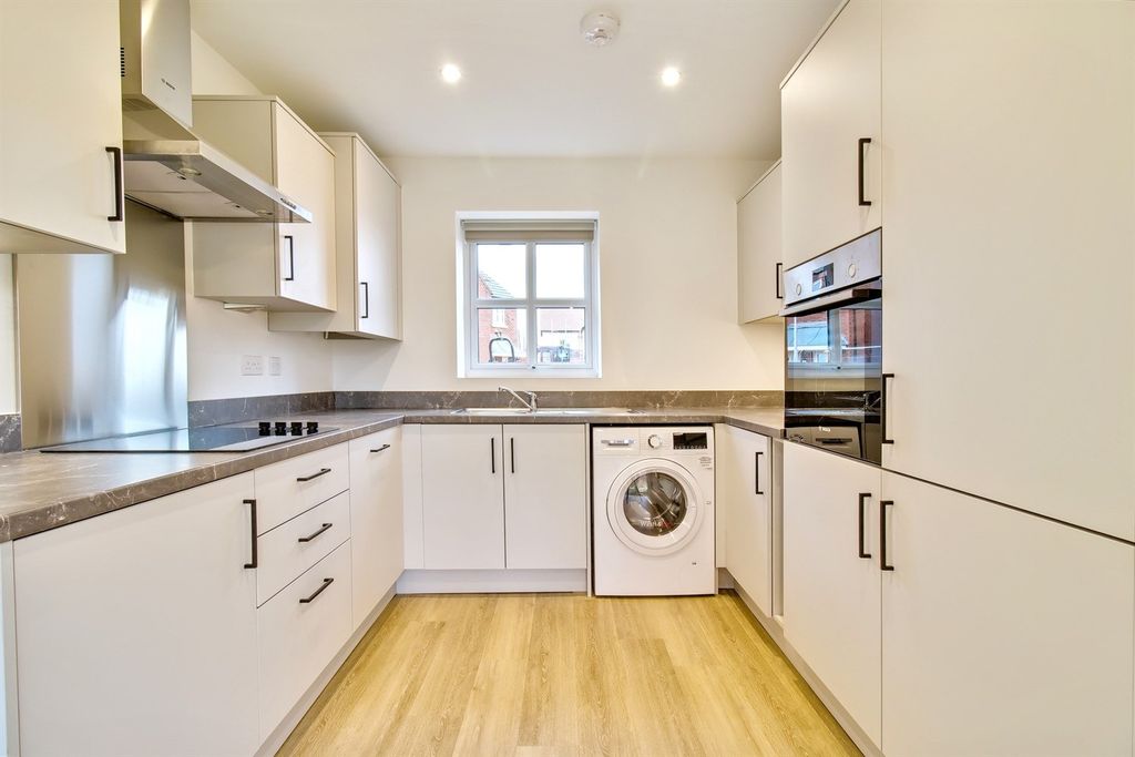 Property photo 2 of 11 Kitchen