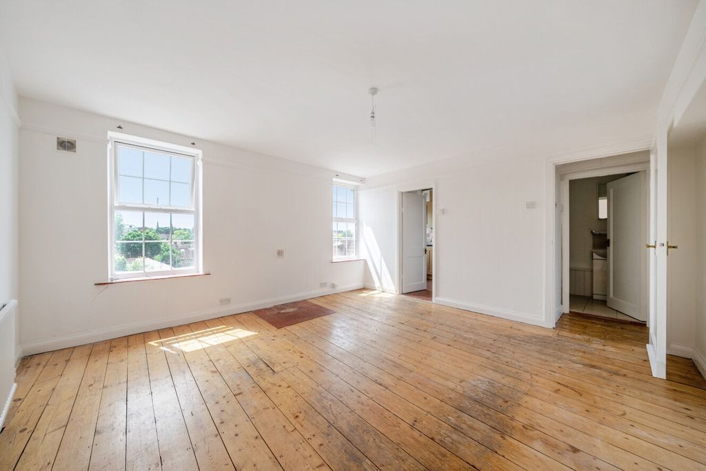 Property photo 2 of 8 Picture No. 27