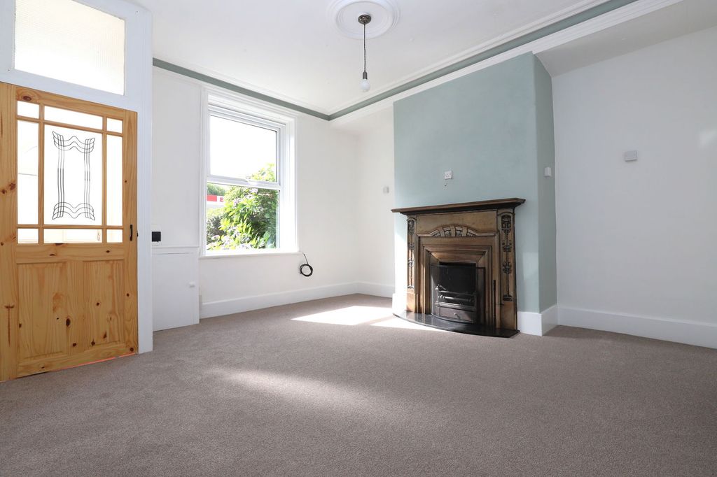 Property photo 2 of 30