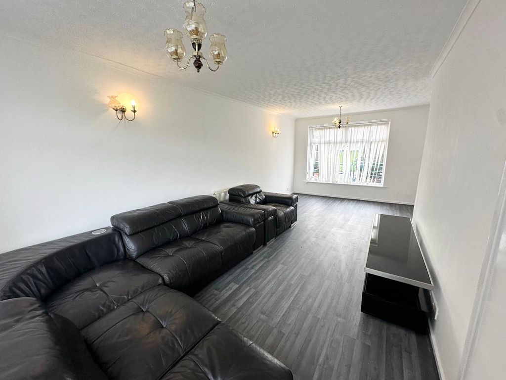 Property photo 3 of 19 Image