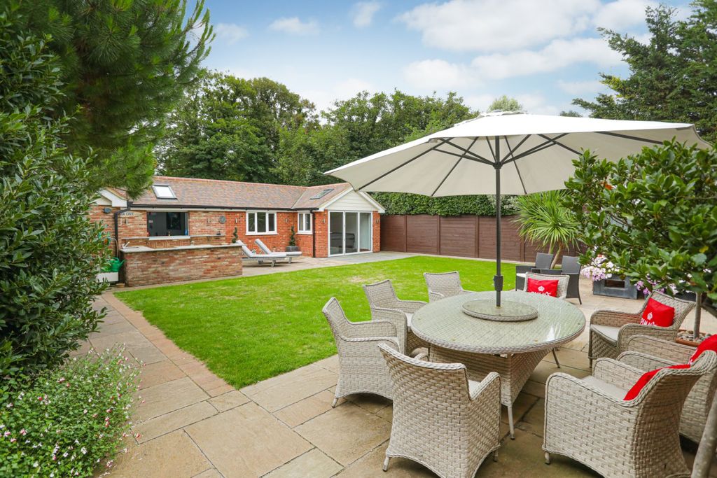 Property photo 2 of 27 Picture 2