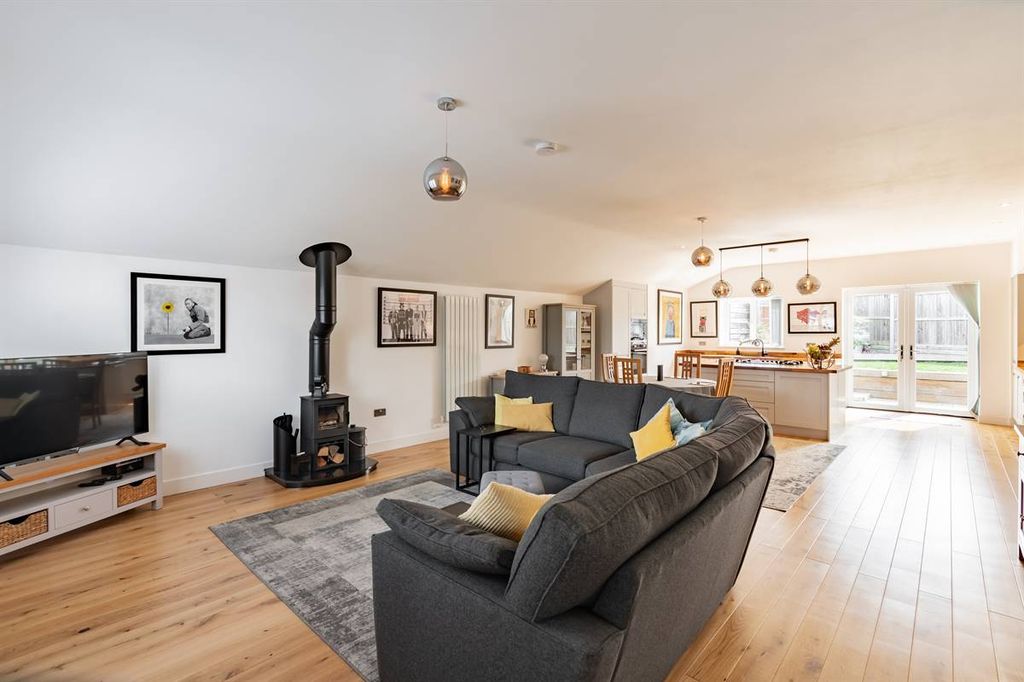 Property photo 2 of 36