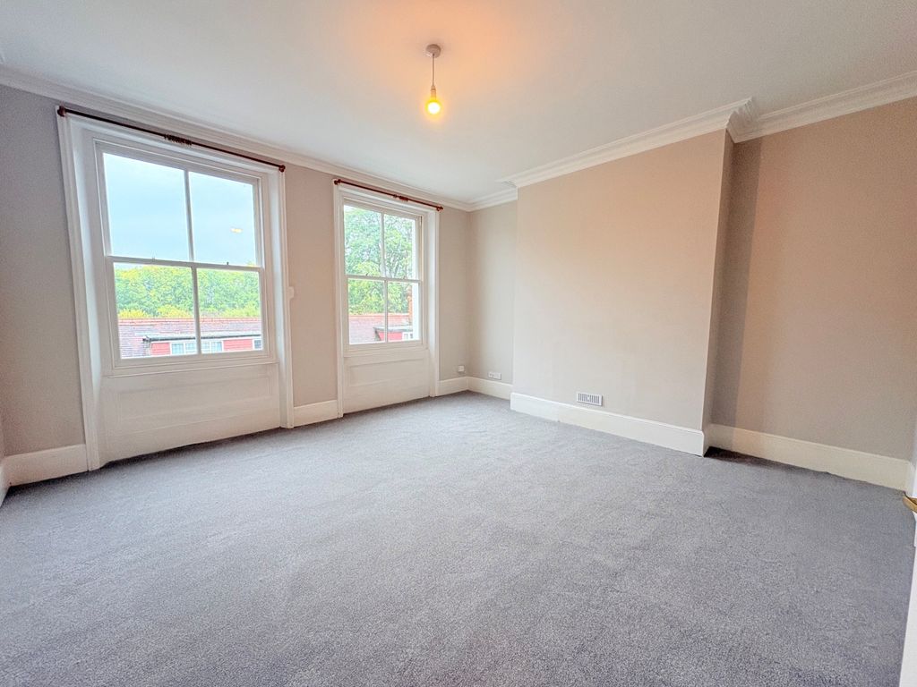 Property photo 1 of 7 Flat For Rent