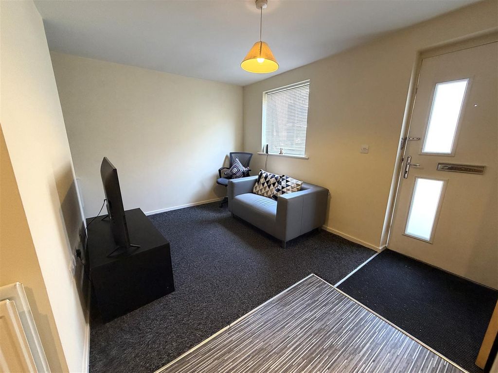 Property photo 3 of 7 Lounge
