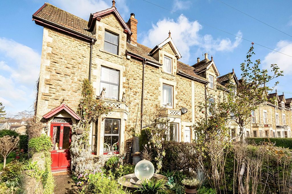 Property photo 2 of 24