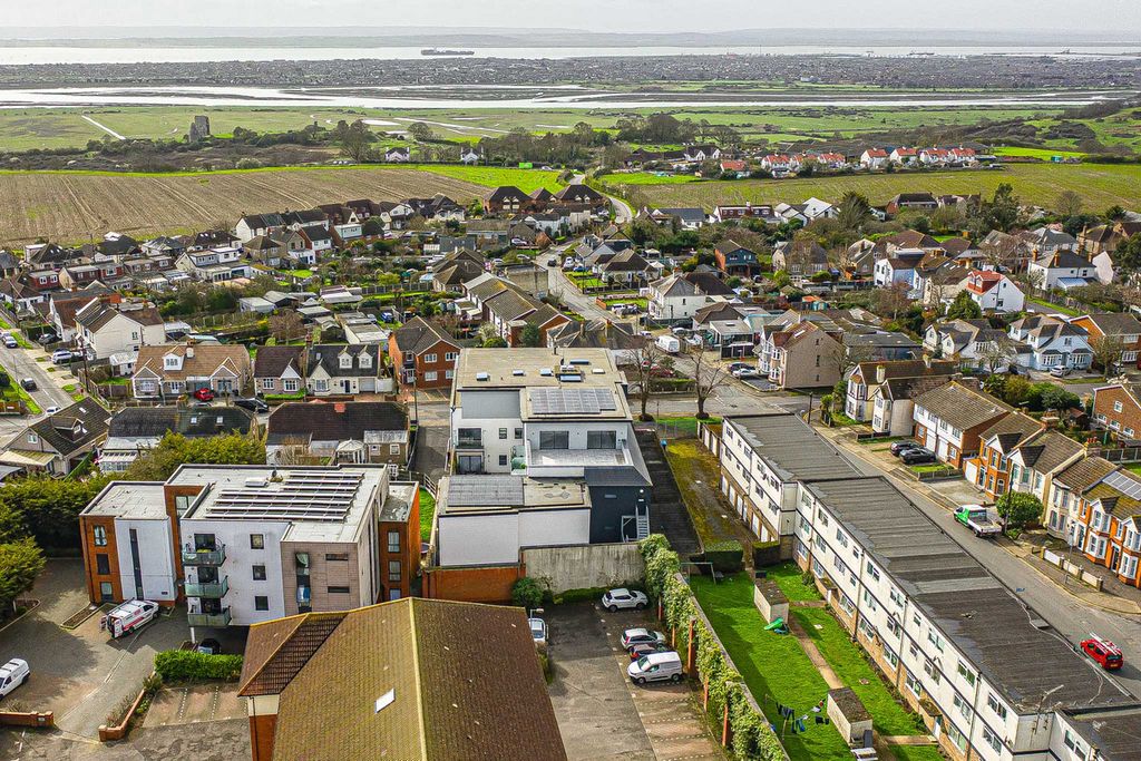 Property photo 3 of 24