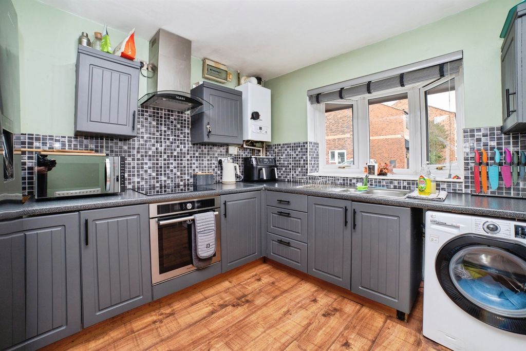 Property photo 2 of 16