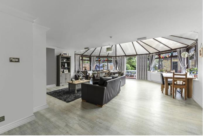 Property photo 3 of 10