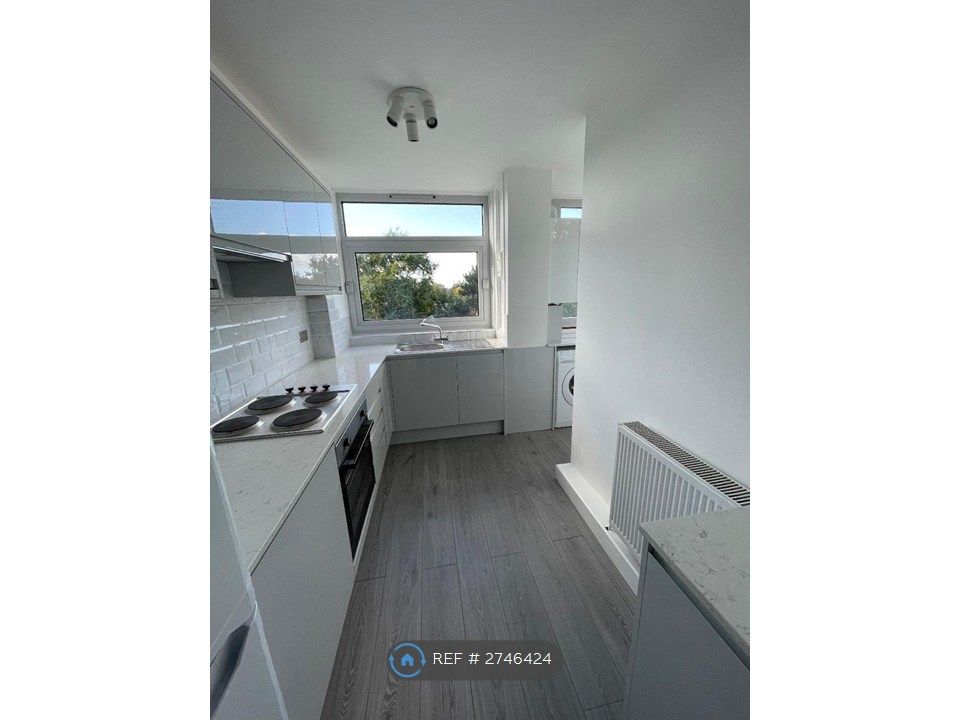 Property photo 3 of 12 Kitchen