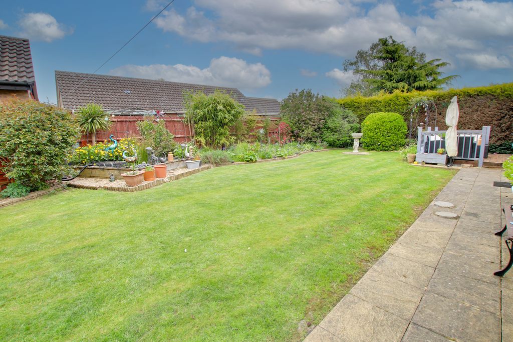 Property photo 2 of 17