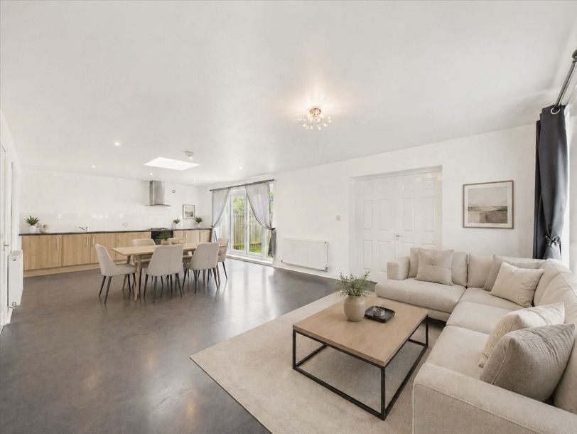 Property photo 2 of 26 5215193