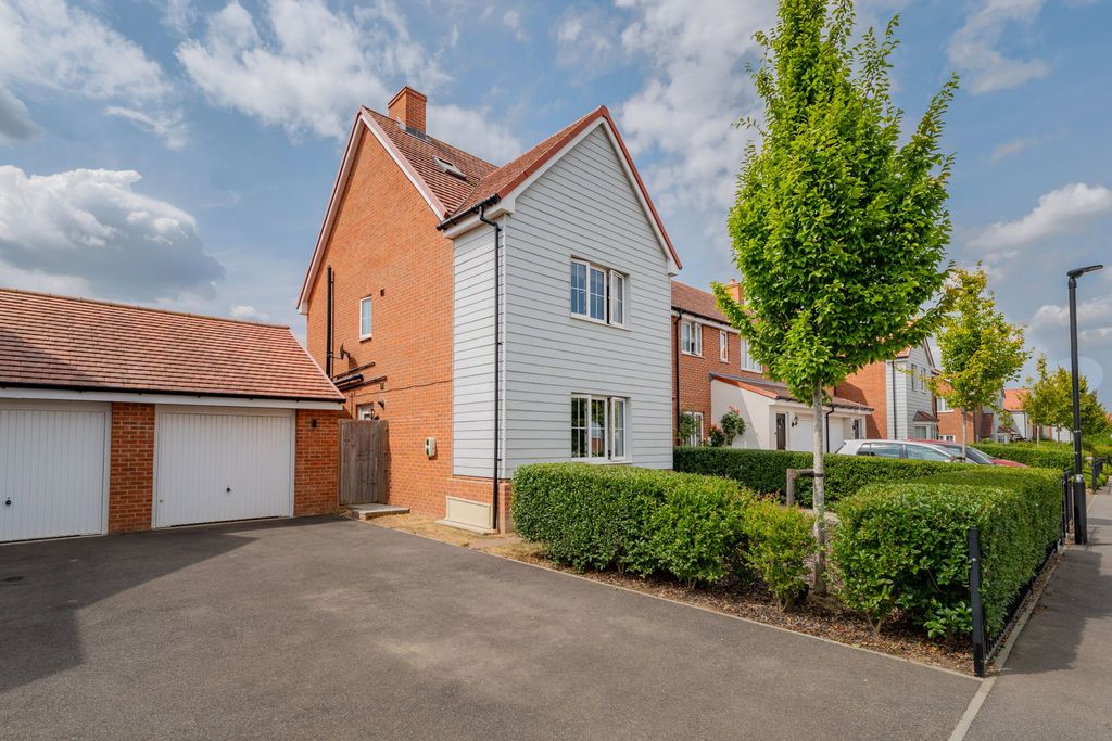 Property photo 2 of 31