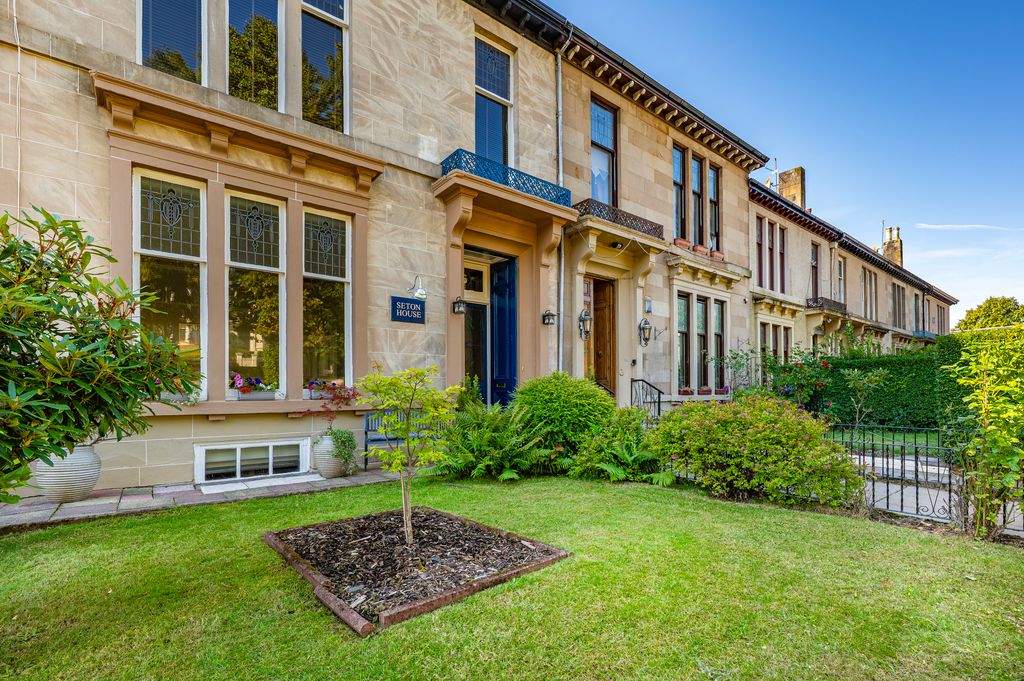 Property photo 2 of 60