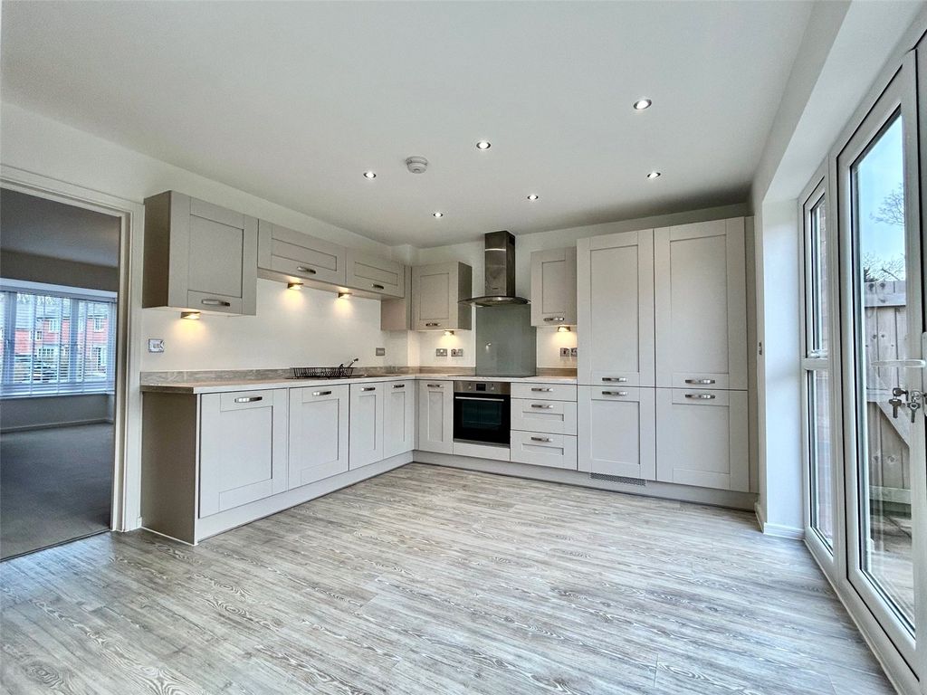 Property photo 2 of 15 Dining Kitchen