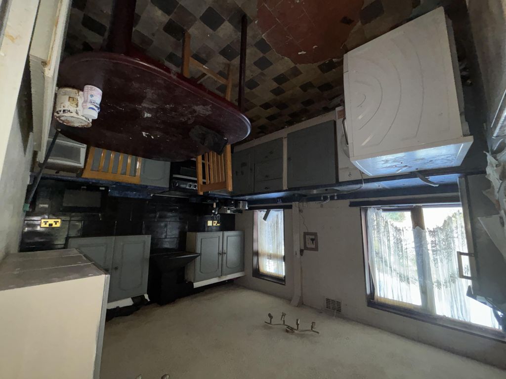 Property photo 3 of 8 20260730-Interior-3-4Zhooflxxyvrc9Zj.Jpg